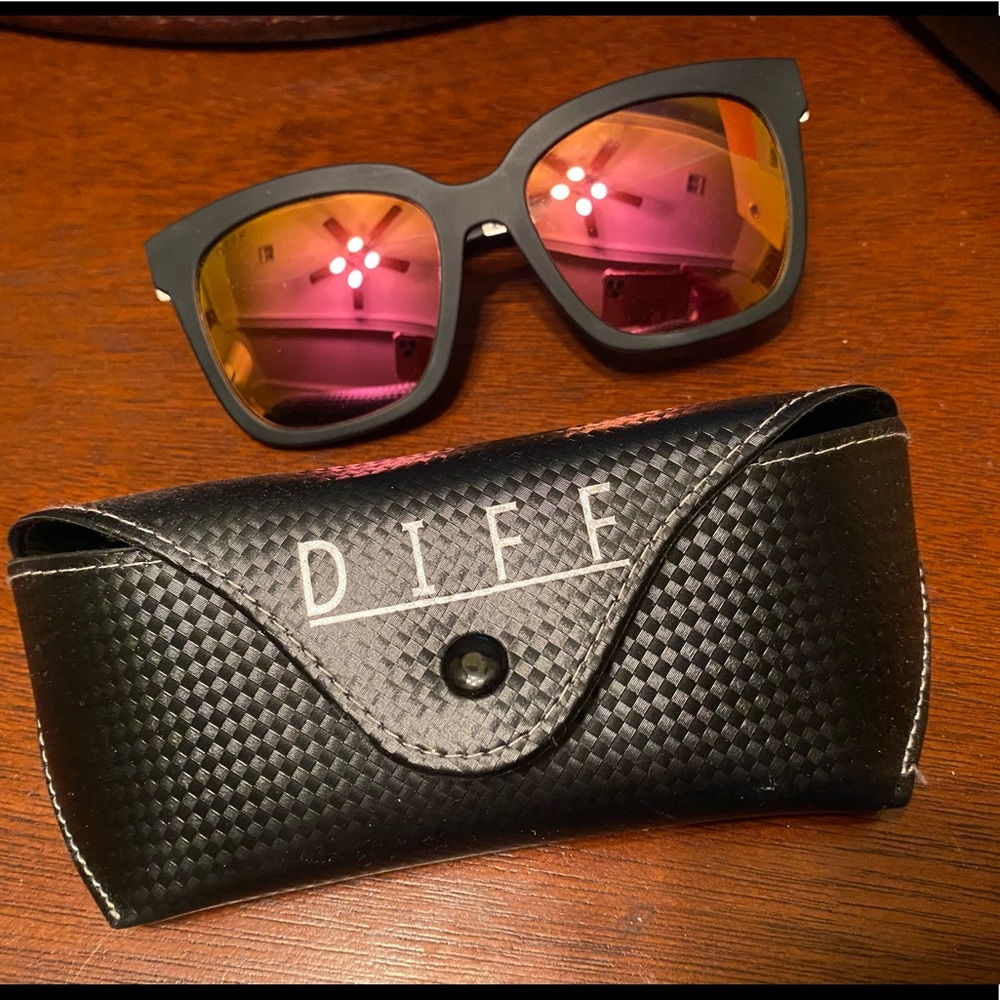 Diff Sunglasses BlackMatte w/Pink Mirror w/case